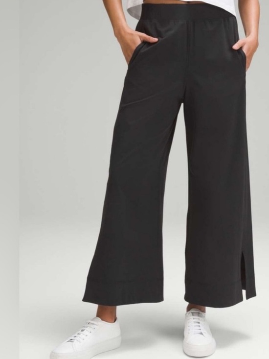 lululemon athletica Pants - Lululemon Black Stretch Woven Wide Leg High Rise Cropped Pants Size Large